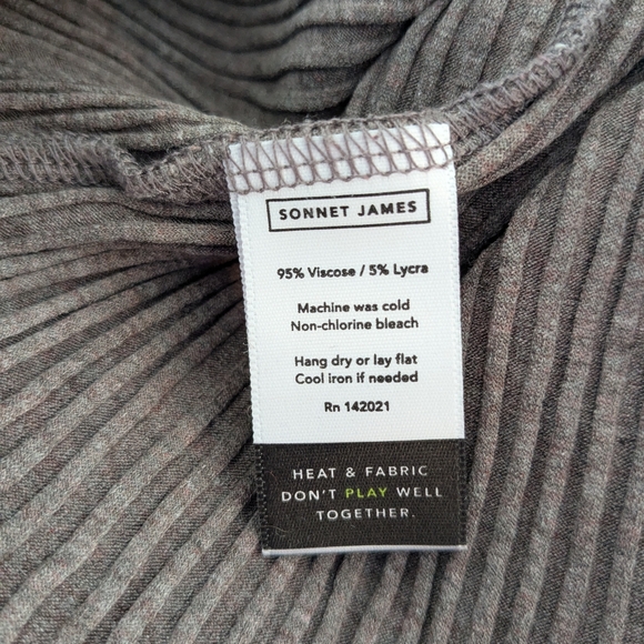 Medium Ribbed Knit Skirt Set - Picture 6 of 6